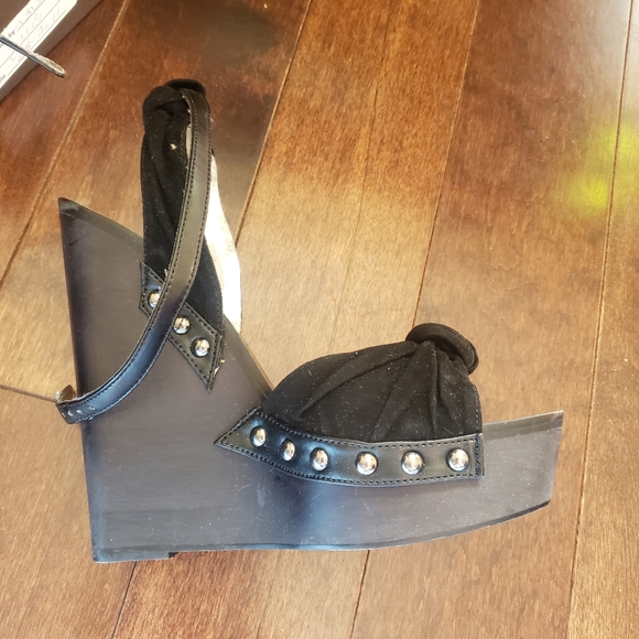 Bebe 6 inch Black Wedges - Picture 5 of 7